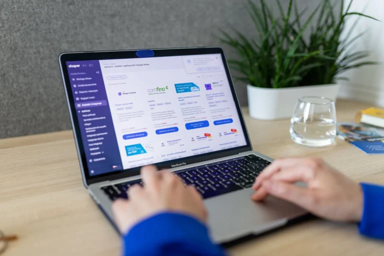WordPress czy Shopify dla sklepu internetowego — co wybrać?